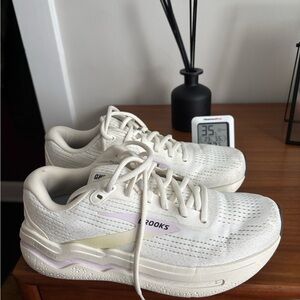 Brooks Women's Cream and Lavender Sneakers